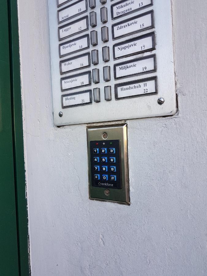 Gerald'S Apartment 16 Виена Екстериор снимка