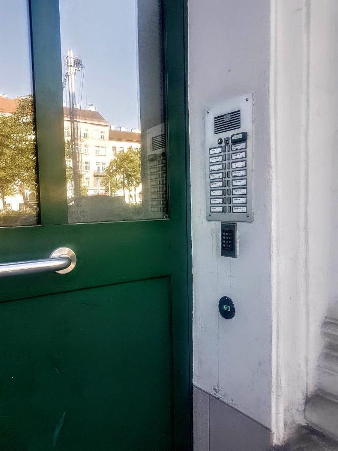 Gerald'S Apartment 16 Виена Екстериор снимка